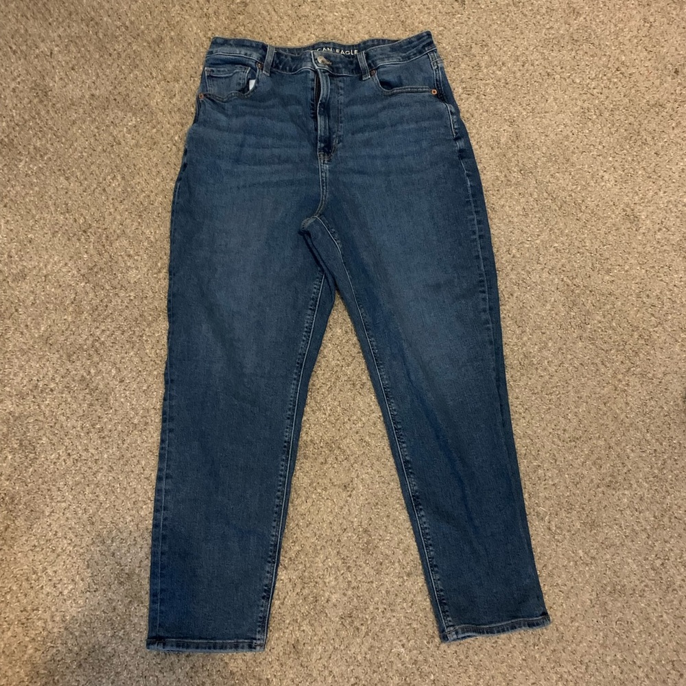 American Eagle Outfitters Mom Jean Medium Wash Tapered Leg